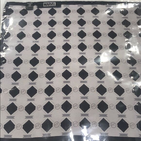 New Marvel Avengers 100% Silk Pocket Square - Picture 3 of 3